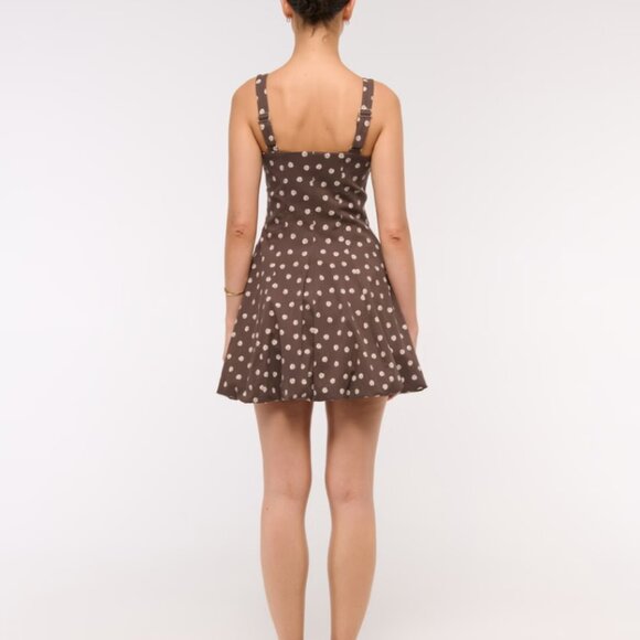 The A&F Mila Bubble Hem Mini Skort - Picture 4 of 4